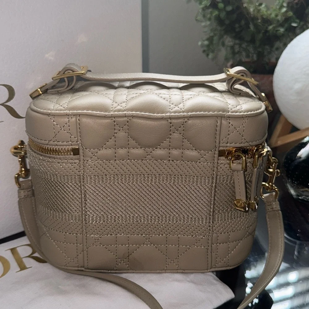 🔥LIKE NEW🔥 Dior Lambskin Cannage Small Diortravel Vanity Case Warm - Picture 5 of 13